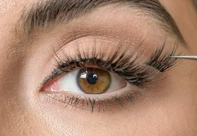 Cluster Lashes Application