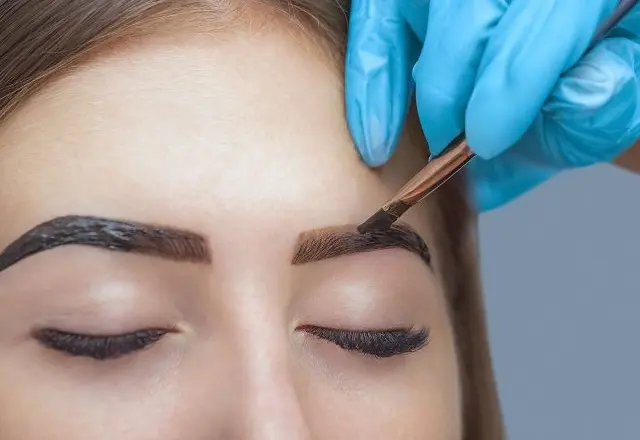 Eyebrow Tinting