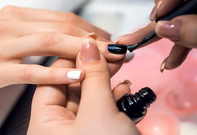 Polish change gel on hand